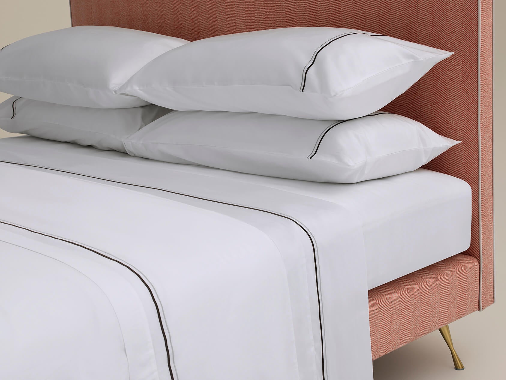 Percale bed linen with grey cording