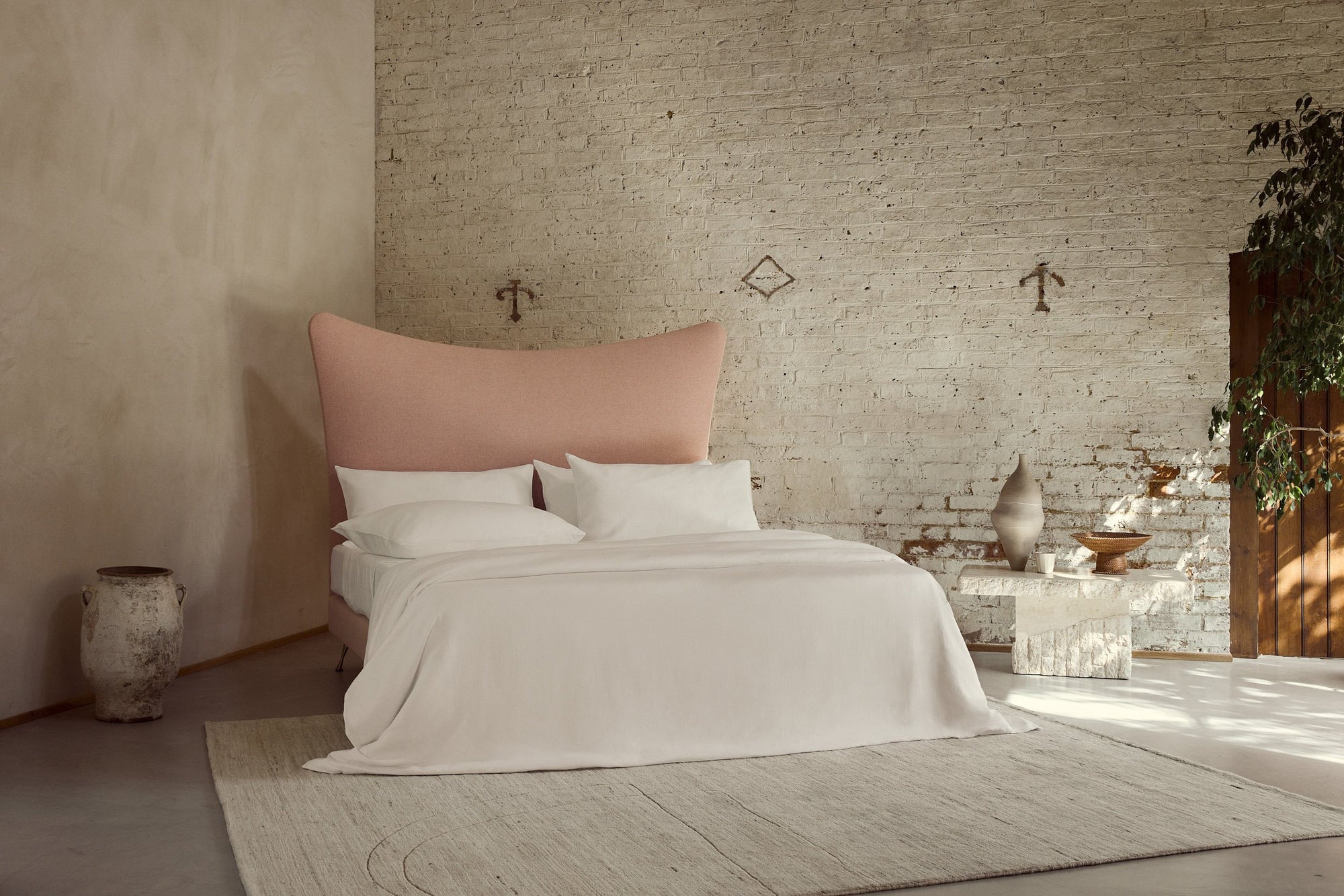 Amelia bed dressed in Savoir white pure Organic Linen bedding