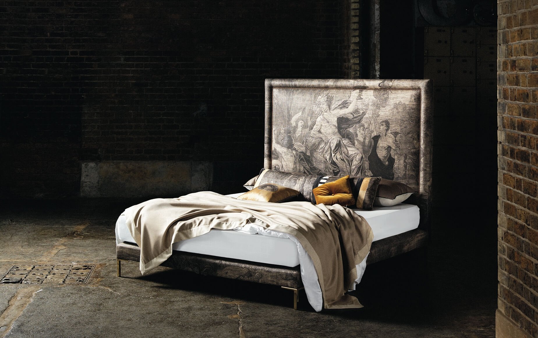 The icon Savoir No2 bed set Commissioned for the Savoy hotel in 1905