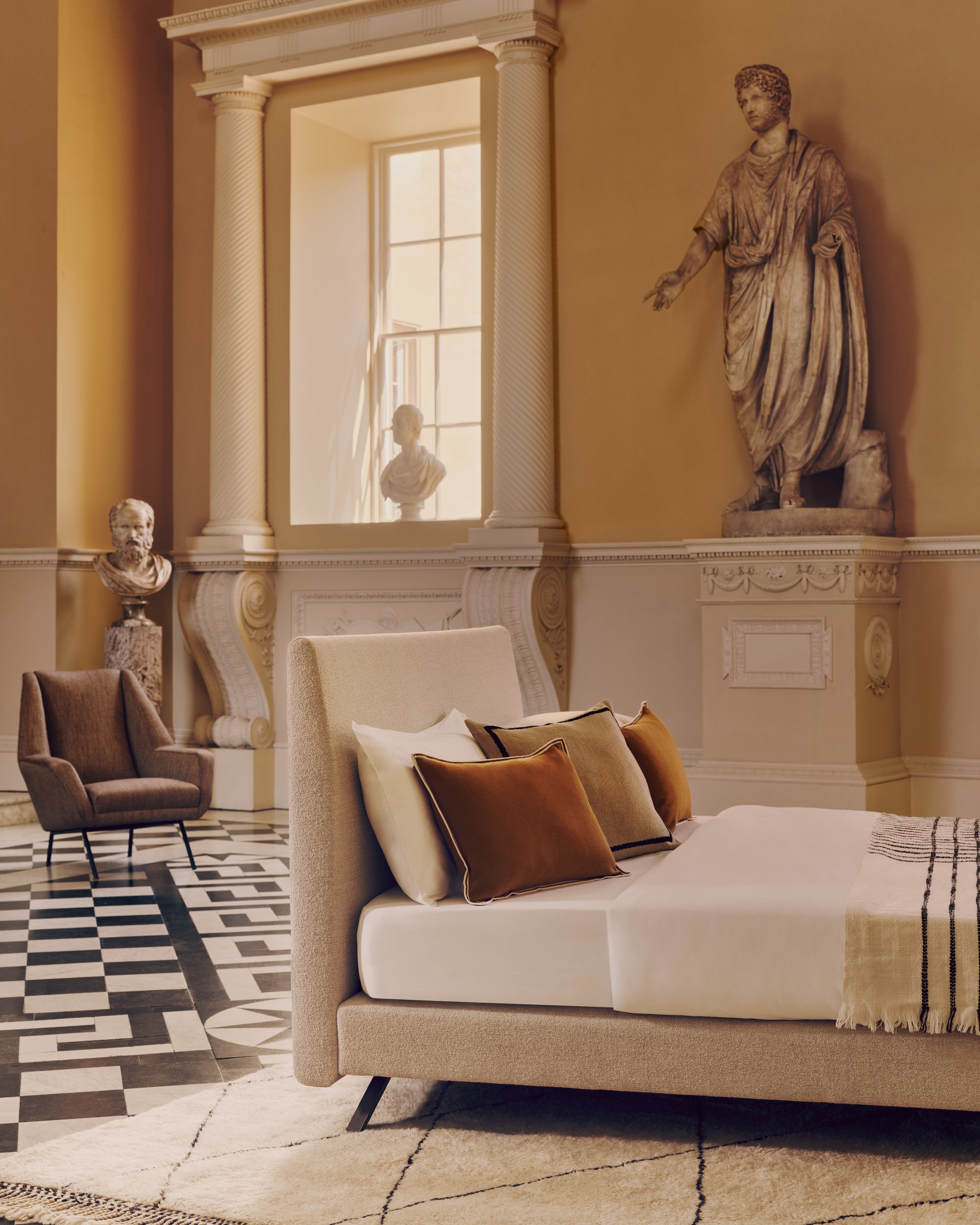 Side profile of Savoir Ian bed
