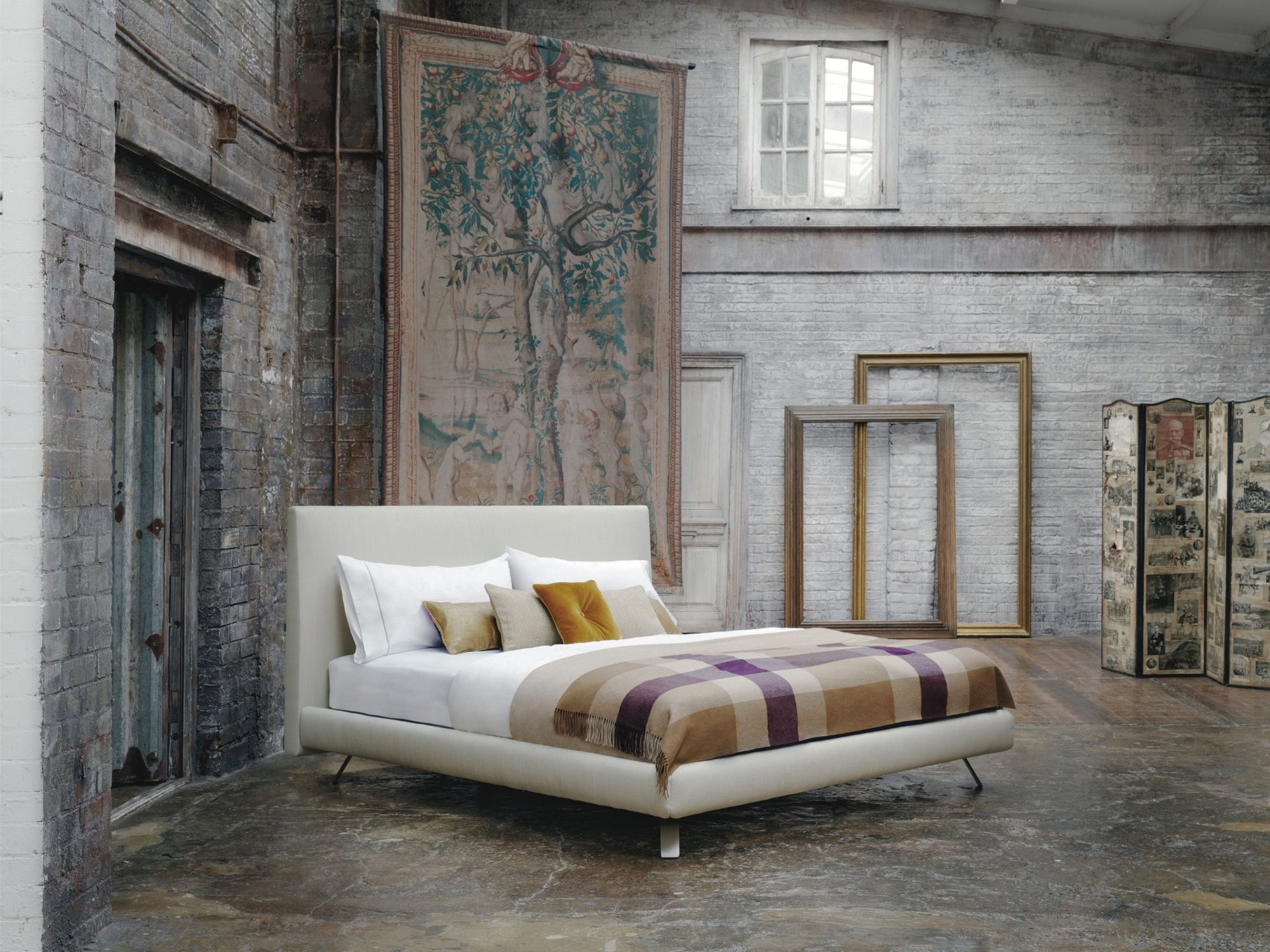 Ian Bed by Christophe Delcourt, dressed with wool blanket