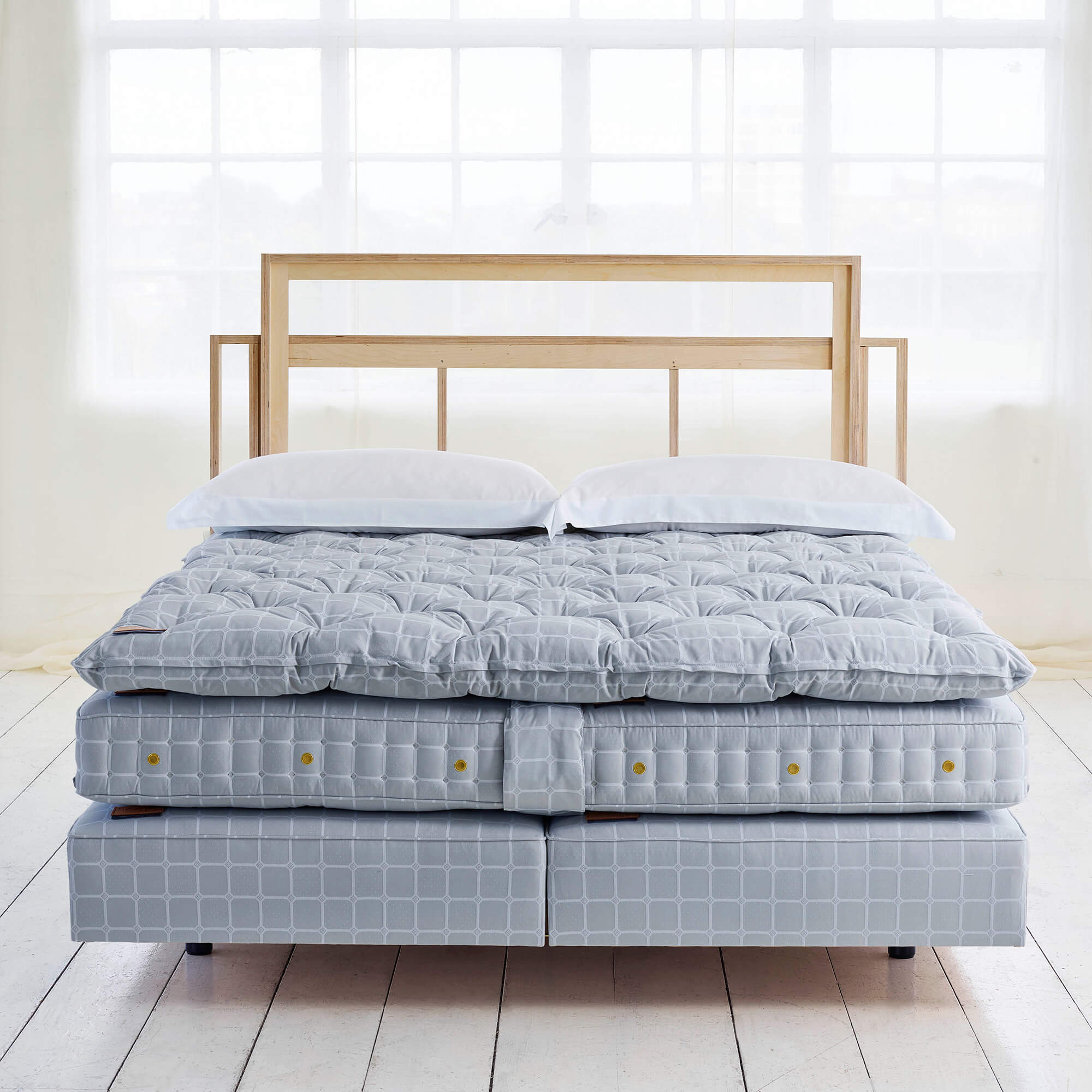 Front view allowing to see the different layers of a No2 bed set from the topper to the base 