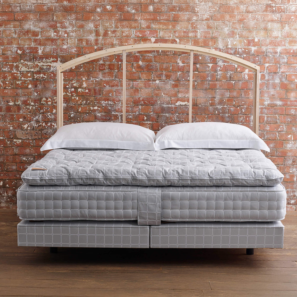 Front view of No4 bed set with headboard frame and base