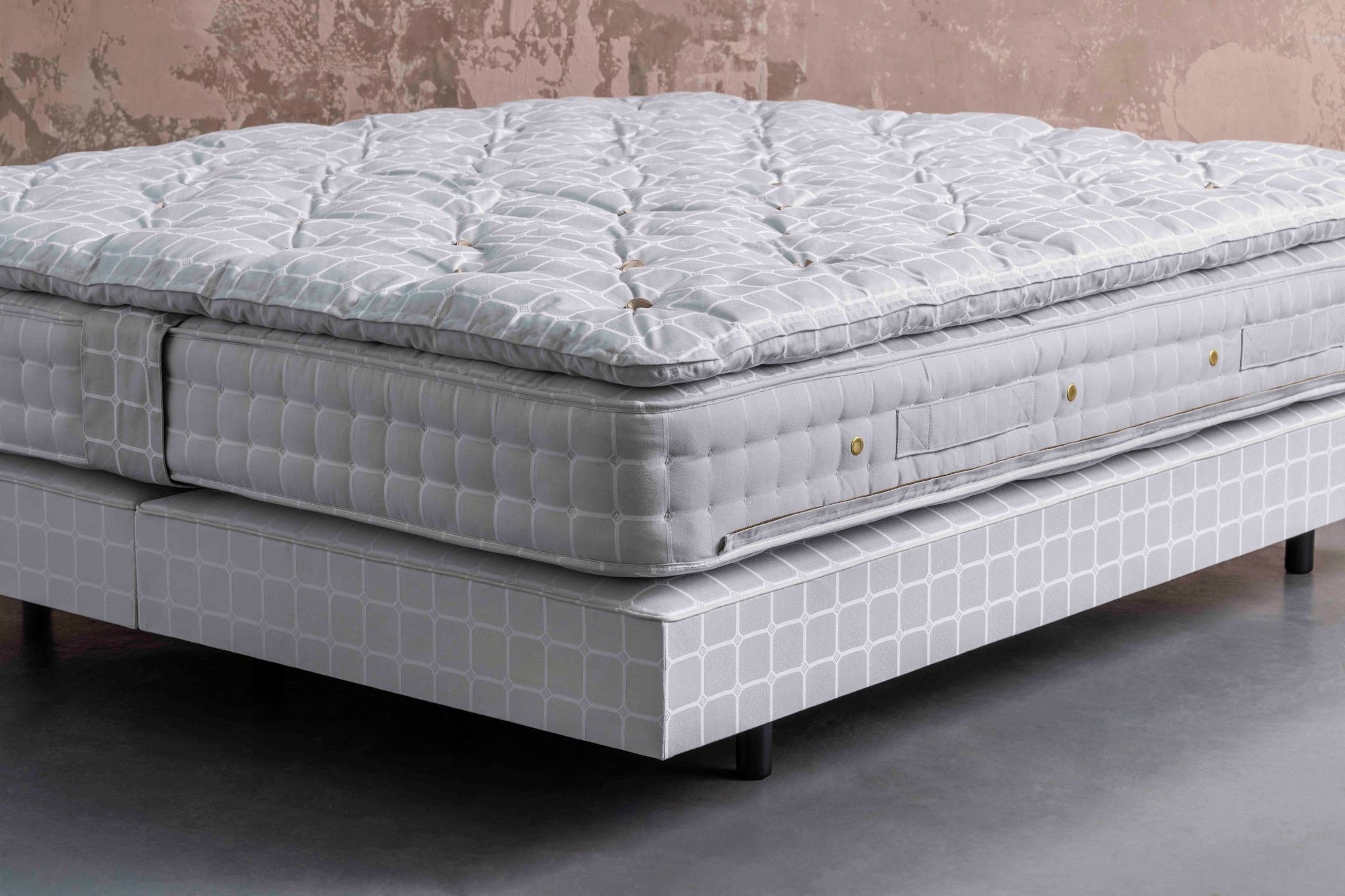 Detail of No 5 mattress topper and base