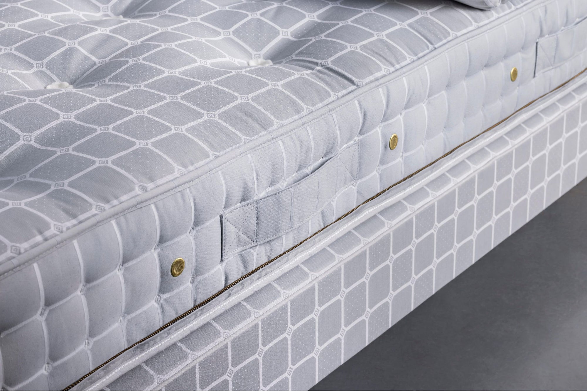 Side handles on mattress