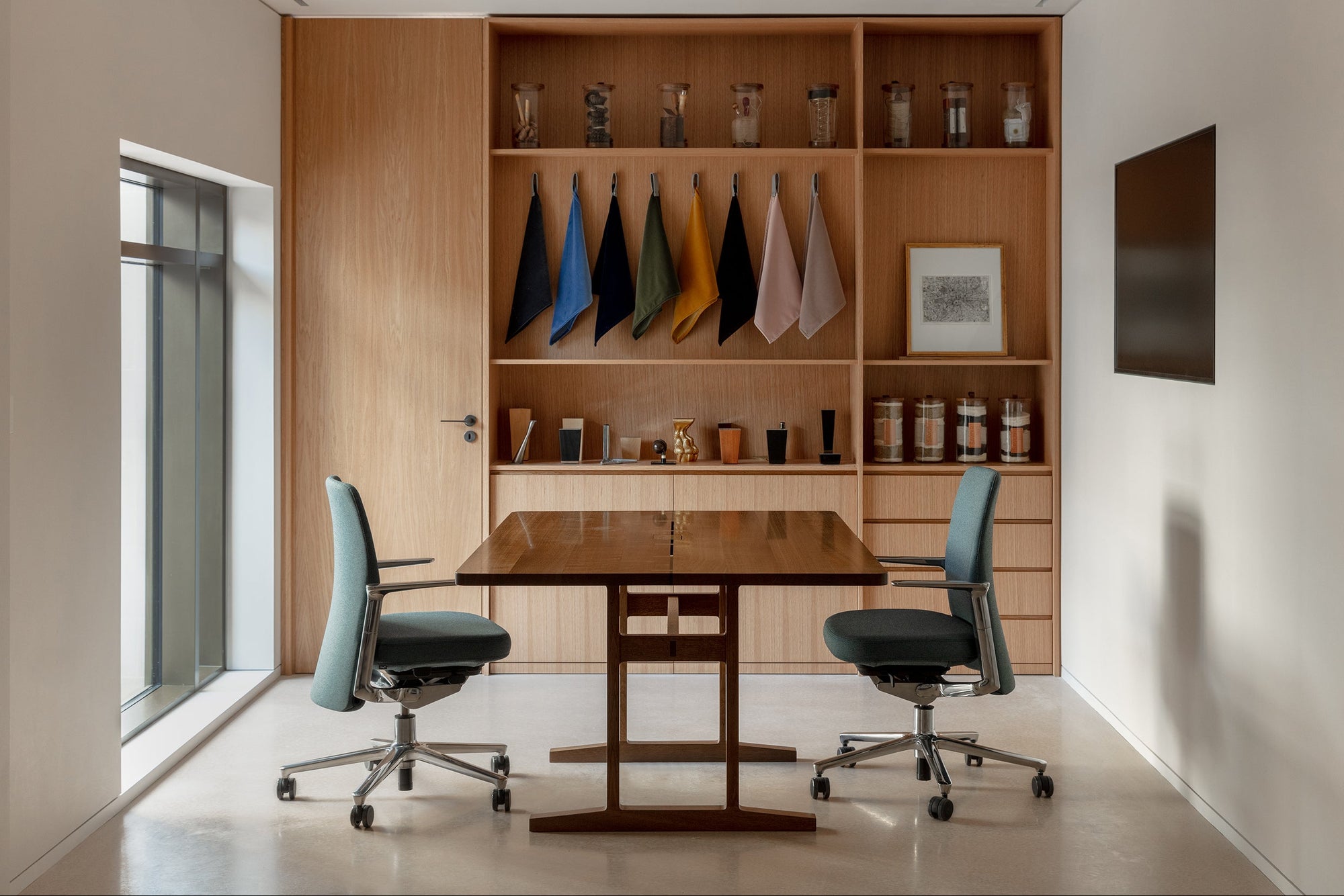 Savoir Mayfair showroom desk and chairs in front of shelves