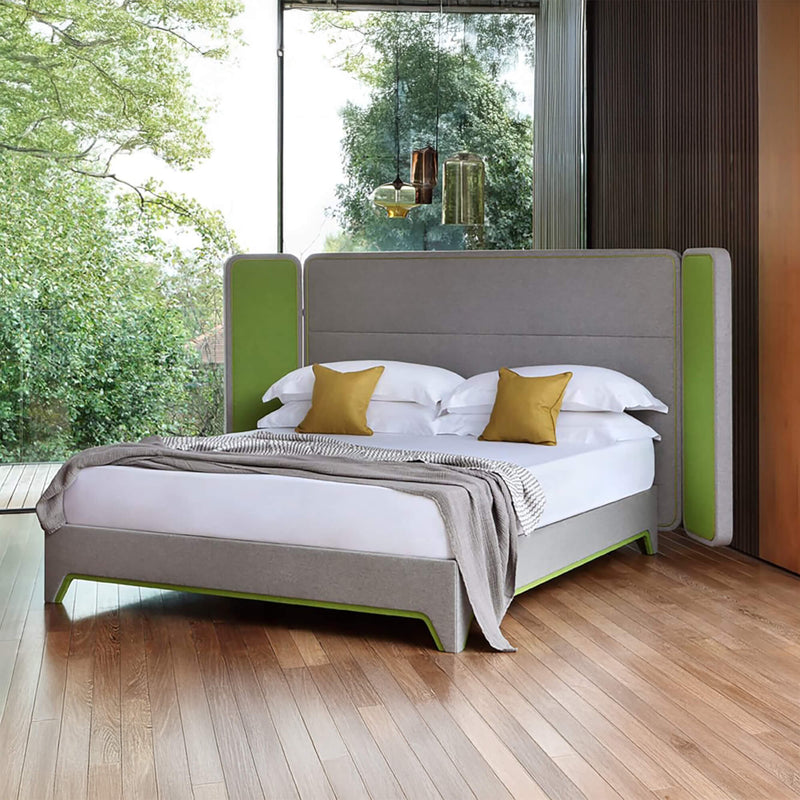 Savoir Screen bed completely dressed with cushions