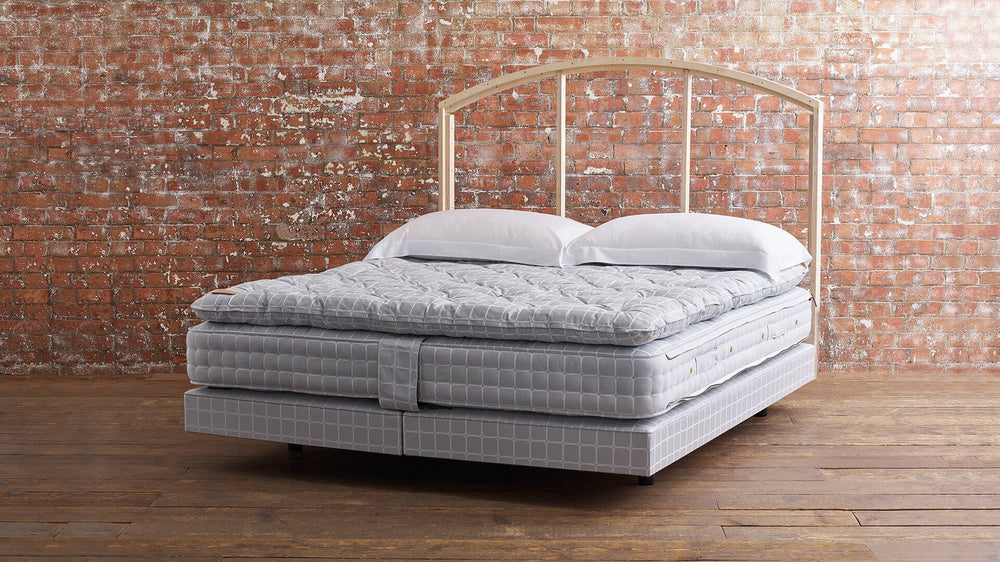 No4 bed set side view with base