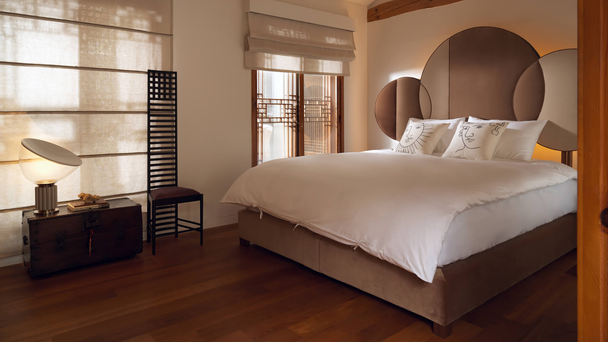 Lit Moon de Teo Yang dans le hanok du designer