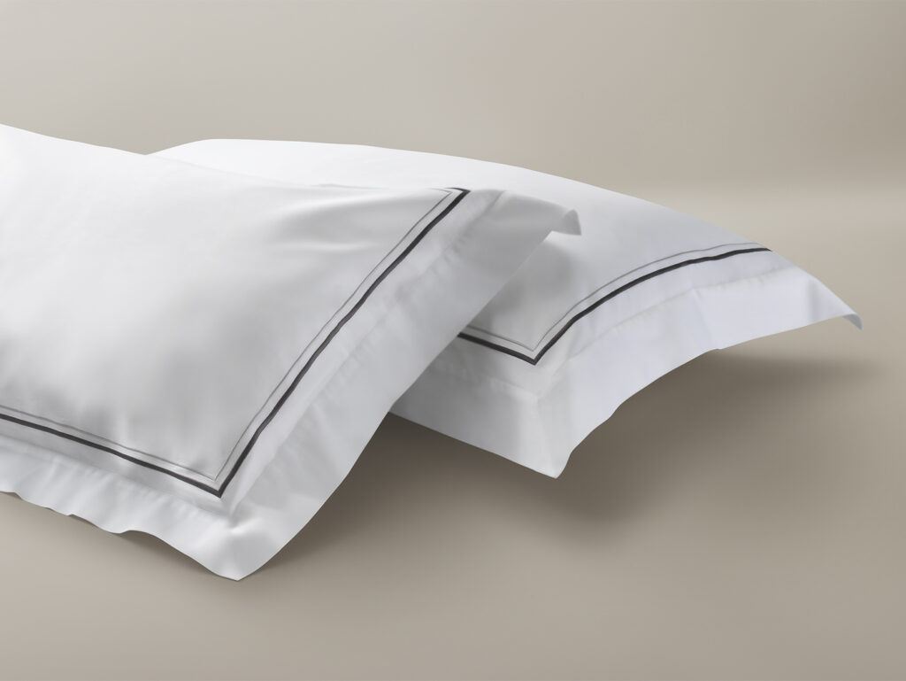 Sateen pillowcases in oxford style