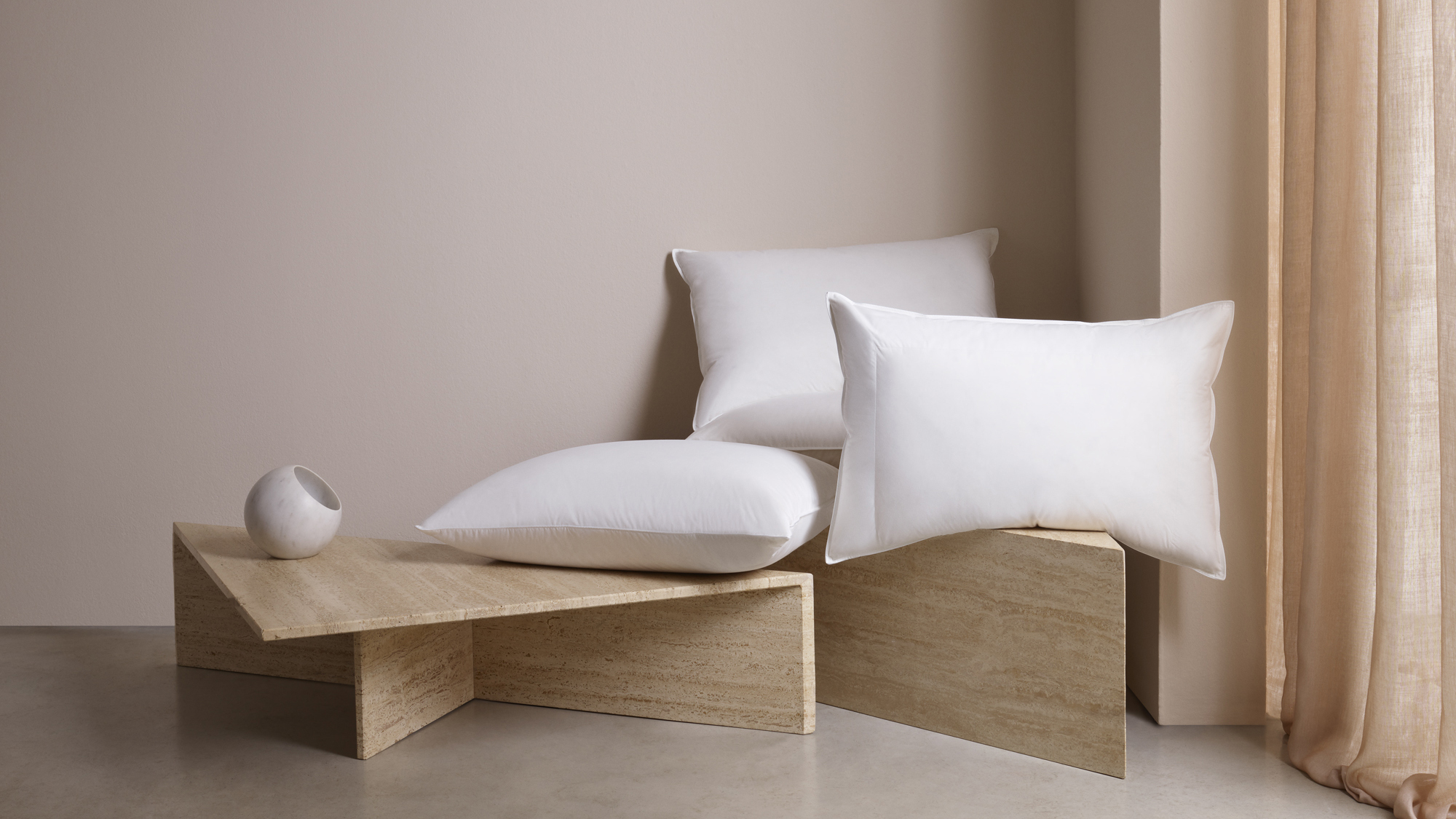 Savoir pillows with natural materials 