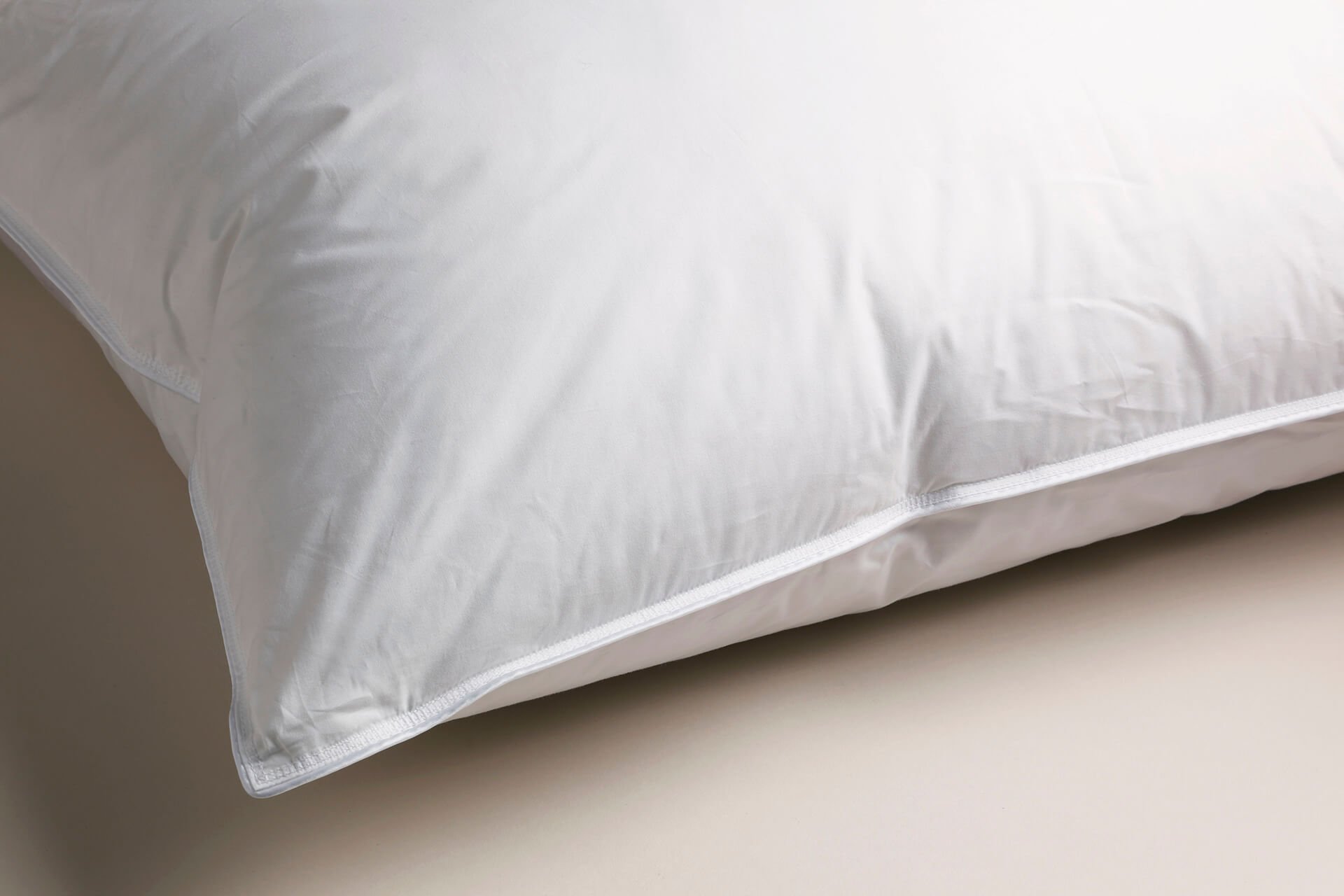 https://www.savoirbeds.com/wp-content/uploads/2020/11/Hungarian-Goose-Down-Feather-Pillow-1.jpg