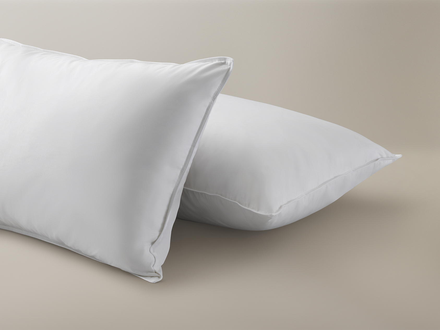 https://www.savoirbeds.com/wp-content/uploads/2020/12/0100_Pillows_Hungarian-Goose-and-Feater.jpg