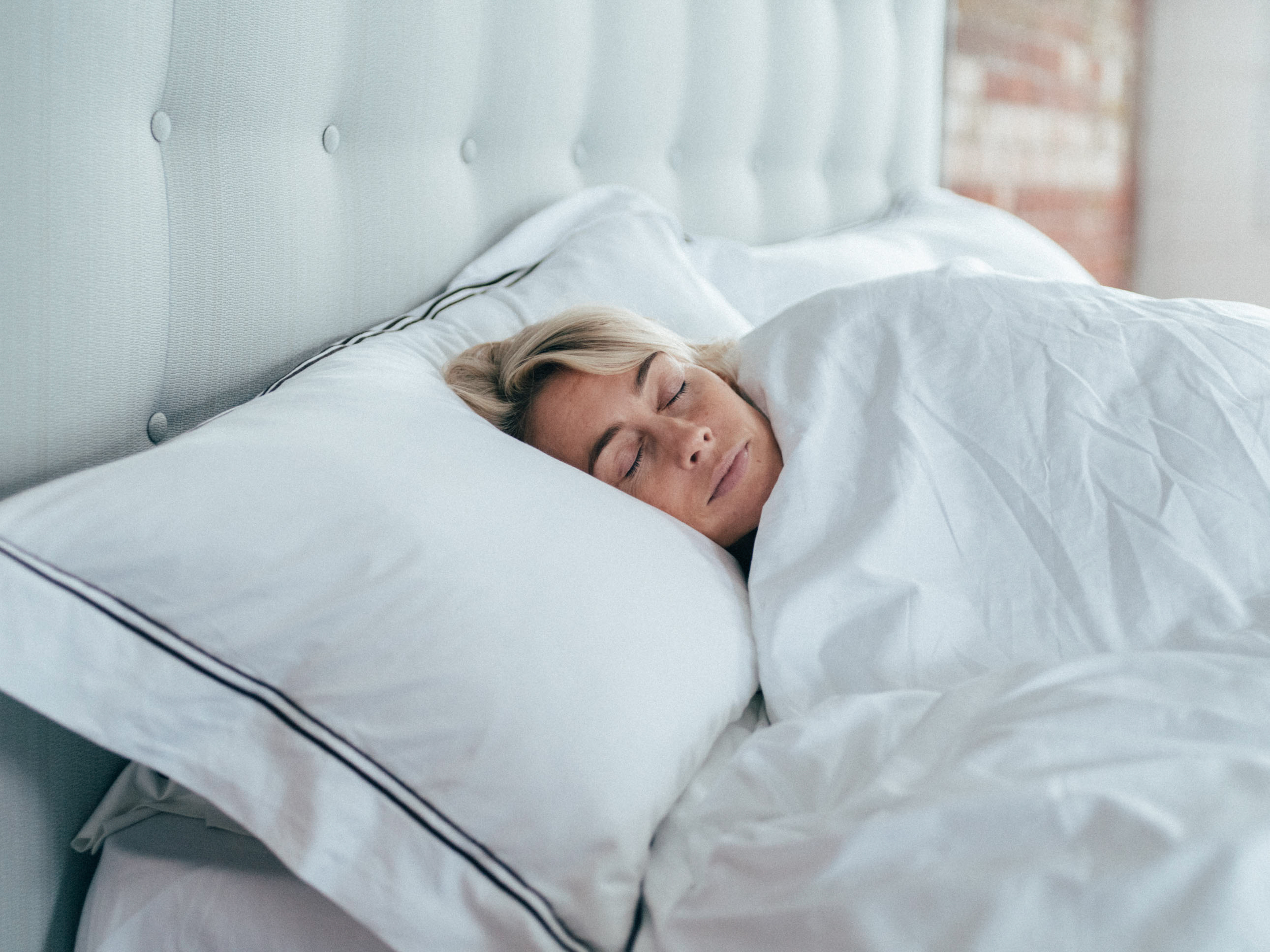 Lady asleep in a Savoir bed