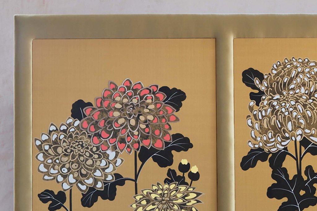 A Close up picture of Savoir Kiku bed's headboard with floral details