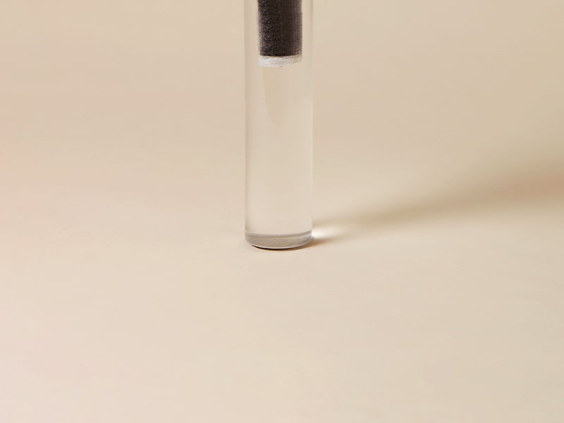 Cylindrical leg in perspex