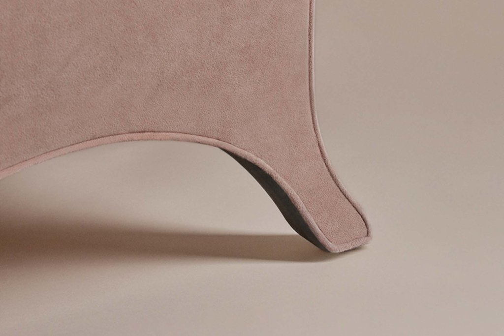 Upholstered Penelope leg for a Savoir bed