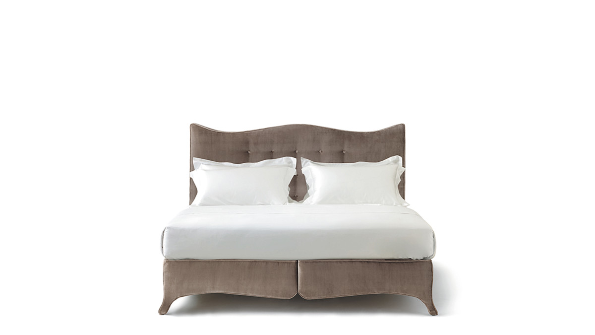 The Penelope bed in velvet