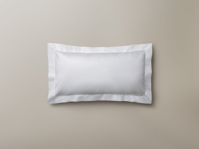 Sateen pillow case in an oxford style