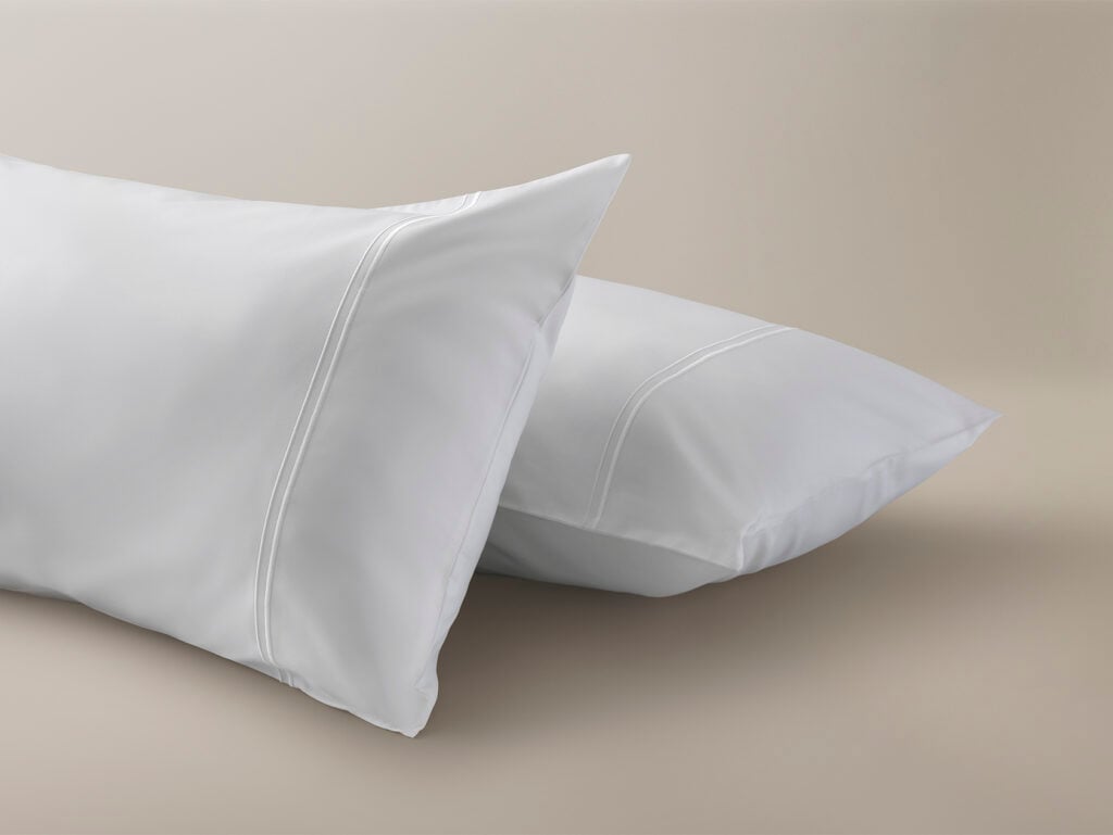 Percale Cambridge pillowcase with white cording