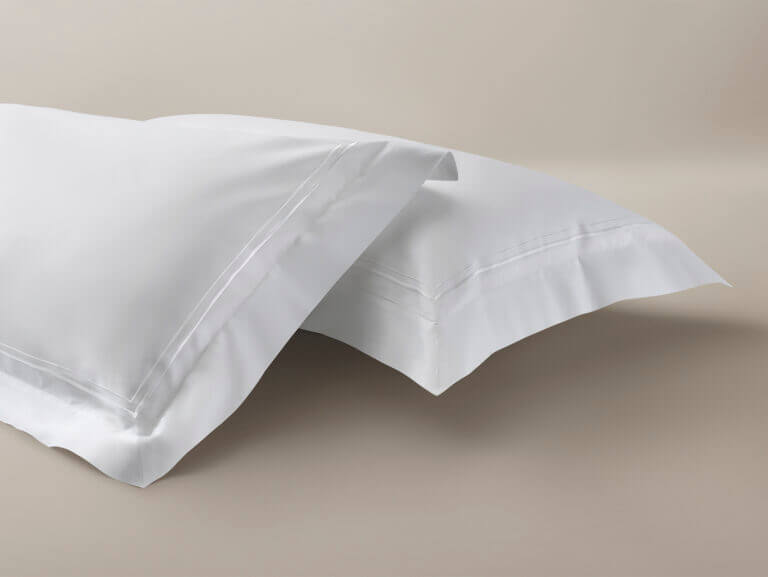 Percale pillowcases with white cording